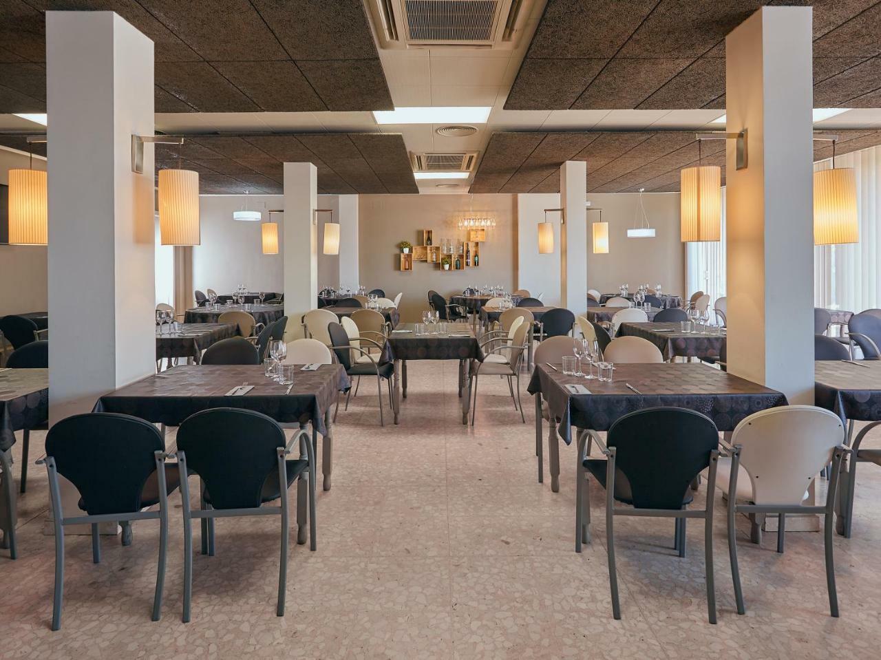 Hostal Nobadis Cervera  Dış mekan fotoğraf