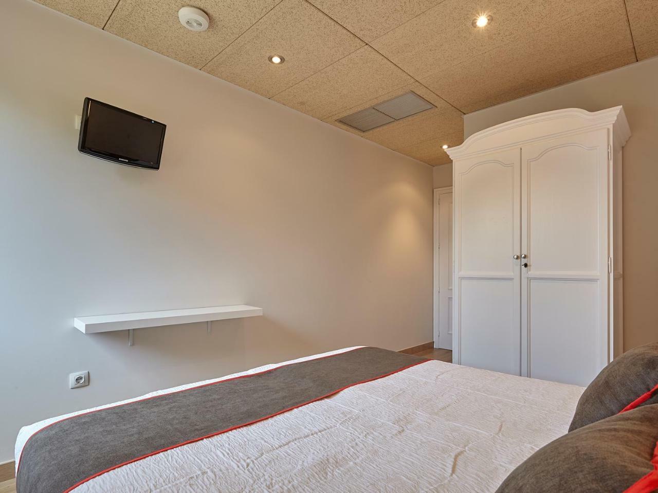 Hostal Nobadis Cervera  Dış mekan fotoğraf