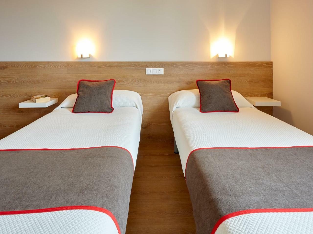 Hostal Nobadis Cervera  Dış mekan fotoğraf