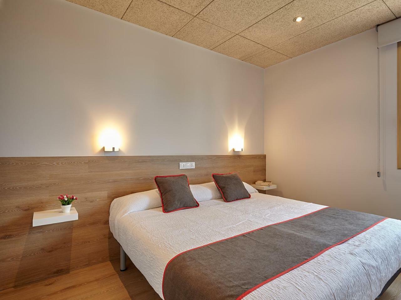 Hostal Nobadis Cervera  Dış mekan fotoğraf