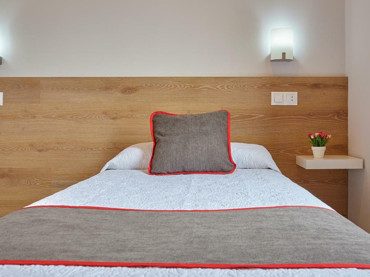 Hostal Nobadis Cervera  Dış mekan fotoğraf